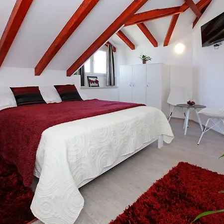 Guest house Luxory D-rooms