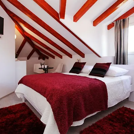 Casa de hóspedes Luxory D-rooms 3*